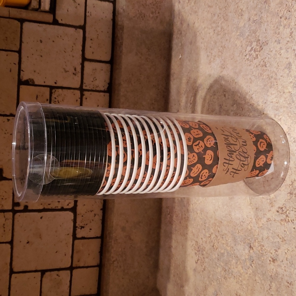 Halloween 16 oz travel cups with lids and sleeves NWT